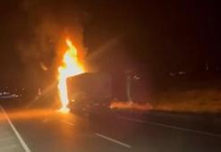 Çorum'da TIR alev alev yandı