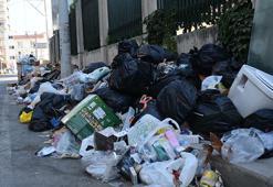 İzmir'de çöp yığınları tepkiye neden oldu