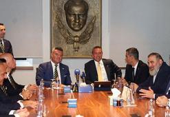 Fenerbahçe'de başkan Sadettin Saran mazbatasını aldı