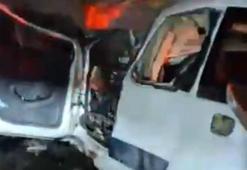 Hafif ticari araç, kamyona arkadan çarptı: 2 ölü, 1 yaralı