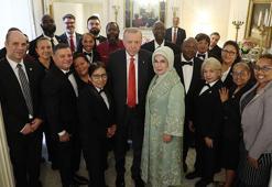 Cumhurbaşkanı Erdoğan, Blair House çalışanlarıyla hatıra fotoğrafı çektirdi