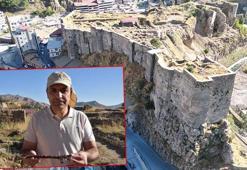 Bitlis Kalesi'ndeki kazılarda tuğla zemin ve kalenin anahtarı bulundu