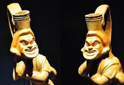 Aigai'de ortaya çıkan maskeli oyuncu tasvirli 1800 yıllık vazo sergide