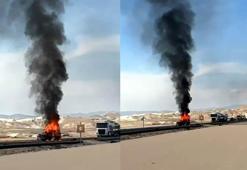 TIR ile çarpışıp alev alan otomobilin sürücüsü öldü