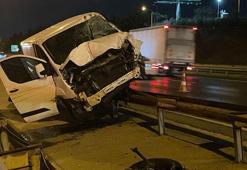 Ümraniye'de, bariyerlere çıkan hafif ticari aracın sürücüsü yaralandı