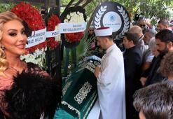 Şarkıcı Güllü son yolculuğuna uğurlandı