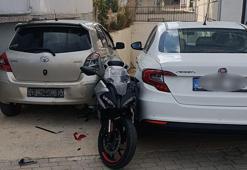 Motosiklet, otomobile çarpıp başka aracın üzerine düştü; 1 yaralı