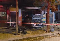 Bahçelievler'de oto tamirhanesinde yangın; 2 araç kullanılamaz hale geldi