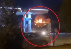 Alev alan kamyonet, girdiği akaryakıt istasyonunda söndürüldü