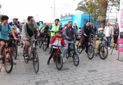 Kadıköy'de bisikletliler 'Şehir senin pedal çevir' etkinliğinde buluştu