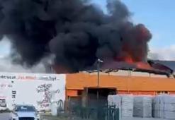 Erzurum’da terlik fabrikasının hammadde deposunda yangın