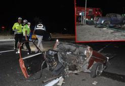 Manisa’da kamyonet ile çarpışan otomobil ikiye ayrıldı: 5 ölü, 6 yaralı