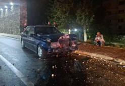 Bursa’da aydınlatma direğine çarpan sürücü, otomobilini bırakıp kaçtı