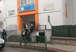 Kantinden şeker alıp yiyen 9 öğrenci, zehirlenme şüphesiyle hastaneye kaldırıldı