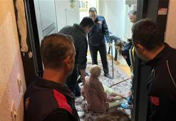 Evinde yere düşen 80 yaşındaki kişiyi, balkondan içeri girip kurtardılar