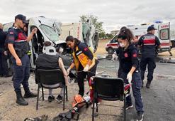 Tekirdağ'da kamyon ile işçi servis minibüsü çarpıştı: 3 ölü, 9 yaralı