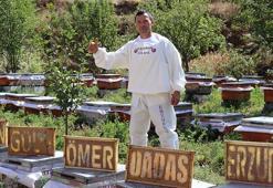 Erzurumlu arıcıdan okuma-yazma farkındalığına tatlı dokunuş