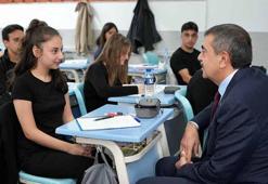 Bakan Tekin'den, Çankaya Betül Can Anadolu Lisesi'ne ziyaret