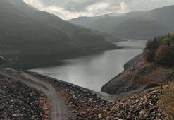 'Su şehri' Bursa'nın 1 haftalık suyu kaldı; kuruyan Nilüfer Barajı dronla görüntülendi