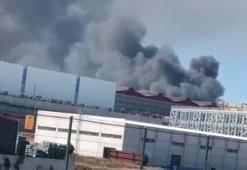 İzmir'de fabrika yangını kontrol altında