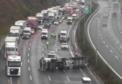 Beykoz Kuzey Marmara Otoyolu'nda TIR devrildi