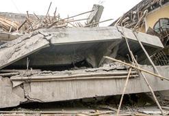 Endonezya’da okul binası çöktü: 3 ölü, 99 yaralı