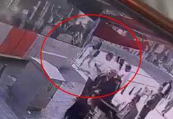 Fatih’te tramvayın çarptığı yaya yaralandı; Kaza anı kamerada