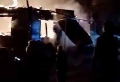 Bartın'da 2 katlı ahşap ev yandı