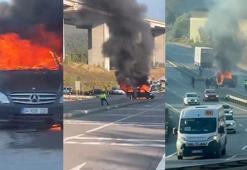 Pendik'te iki aracın karıştığı kazada otomobil ve minibüs alev alev yandı