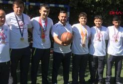 İzmir'in engelli basketbolcuları, tüm maçlarını kazanıp Türkiye şampiyonu oldu