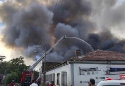 İzmir'de depo yangını kontrol altında
