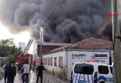 İzmir'de depo yangını