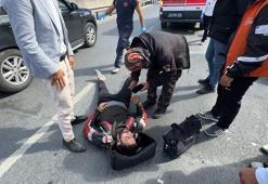 Avcılar'da motosikletli kurye otomobile çarptı
