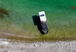 Şehrin stres ve kalabalığından sıkılıp köyüne döndü, tatlı su ıstakozu avına başladı