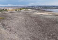 Büyükçekmece Baraj Gölü'nde su seviyesi düştü; Tarihi Çakmak Hattı yeniden gün yüzüne çıktı