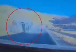 Siirt'te TIR'ın devrildiği kaza araç kamerasında