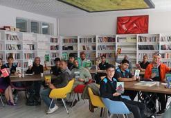 Liseliler, anne ve babalarıyla kitap okuyacak