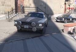 Belçikalı gezginler, klasik otomobilleriyle Erzurum'da