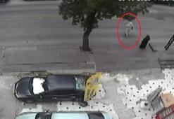Ambulansın çarptığı yaya öldü; kaza kamerada
