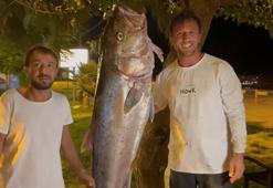 Oltayla 60 kiloluk balık yakalayıp, gelirini kimsesiz çocuklara bağışladılar