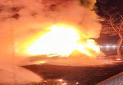 Alev alan otomobilde yaralanmıştı; kurtarılamadı