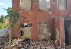 Fatih'te 2 katlı metruk bina çöktü