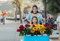 Zeynep'in çiçekler arasında hayat mücadelesi