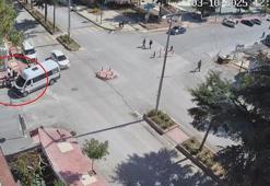 Okul servisi ile elektrikli bisiklet çarpıştı, 2 yaralı, kaza kamerada