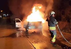 Samsun'da seyir halindeki otomobil alev aldı