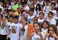 Sevdikleri hayvanları Koruma Günü'nde unutmayıp, fotoğraflarını tişörte bastırdılar