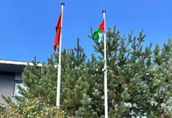 'Bir kere yükselen bayrak bir daha inmez' diyerek Filistin bayrağını göndere çektiler