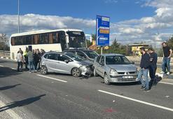 İşçi servisi otobüsü, kırmızı ışıkta bekleyen 7 araca çarptı: 3 yaralı