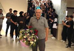 Aydın'da emekli olan 40 yıllık öğretmen alkışlarla uğurlandı