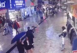 Üniversiteli kızın eteğini tutarak tepki gösterip darbeden kadın gözaltına alındı